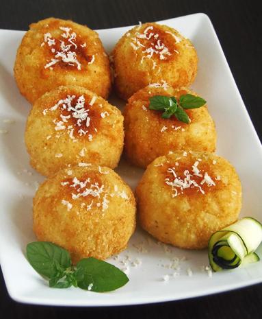 Arancini - ryżowe krokieciki z cukinią i mozzarellą