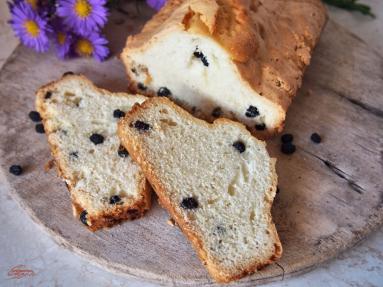 Babka budyniowa z suszoną aronią