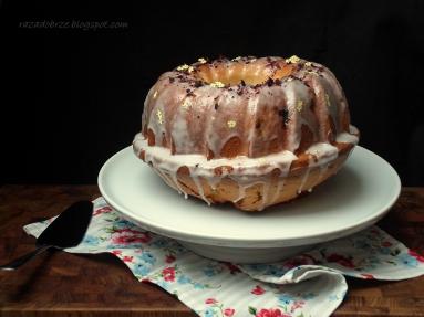 Babka bzowo-jagodowa