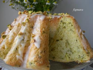 Babka drożdżowa z cukinią i bazylią