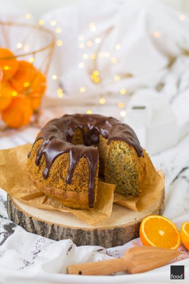 Babka pomarańczowa z makiem i czekoladą