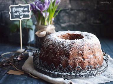 Babka z jabłkami i orzechami 