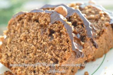 Babka z orzechami laskowymi i czekoladą  