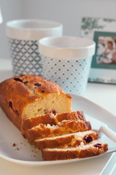 Babka z ricottą i malinami