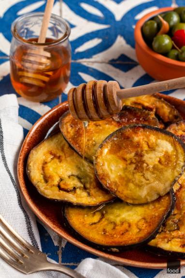 Berenjenas fritas con miel – smażone bakłażany z miodem