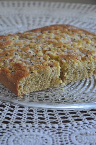 Bezglutenowe jogurtowe ciasto z porzeczkami (z mąki jaglanej i kukurydzianej)