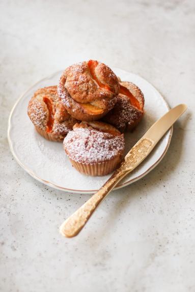 Bezglutenowe muffiny z morelami i białą czekoladą