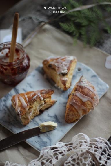 Bezglutenowe scones z żurawiną i cytrynowym lukrem