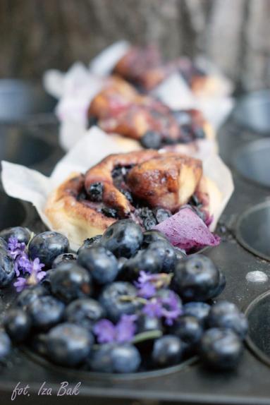 Blueberry cinnamon rolls - Cynamonowe bułeczki z borówkami