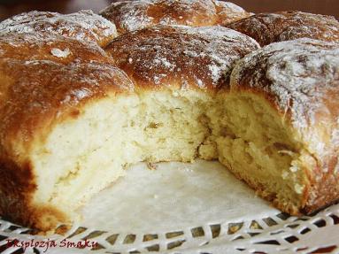 Brioche z jogurtem i wodą  pomarańczową 