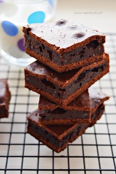 Brownie jogurtowe z orzechami