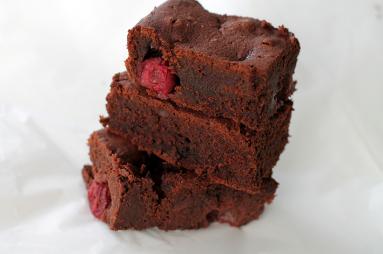 Brownie z kawą i wiśniami 