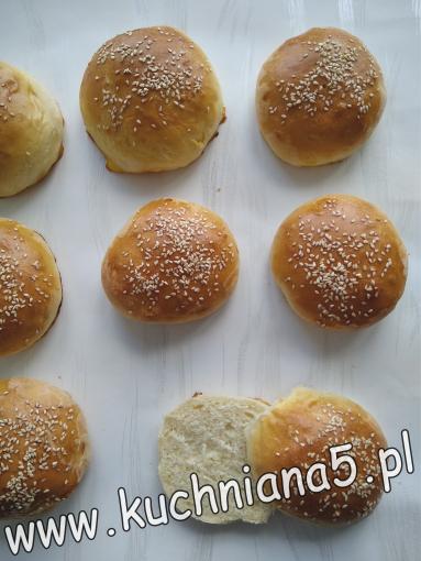 BUŁKI DO HAMBURGERÓW (HAMBURGER ROLLS)