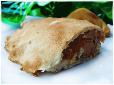 Calzone z mięsem i warzywami