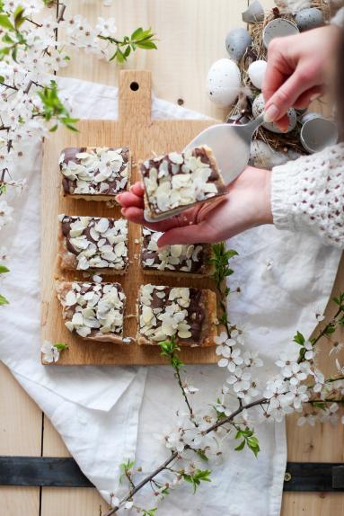 Chałwowo-czekoladowy mazurek