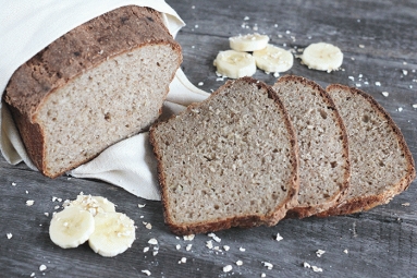 Chleb z owsianką bananową na zakwasie pszennym