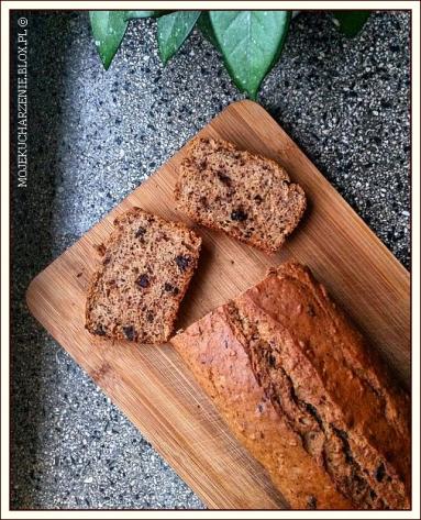 Chlebek bananowy z jabłkiem, czekoladą i suszoną żurawiną