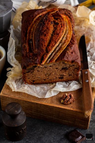 Chlebek bananowy z palonym masłem, orzechami i czekoladą