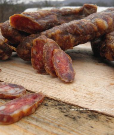 Chorizo – pyszna surowa suszona kiełbasa