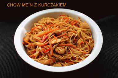 Chow mein z kurczakiem 