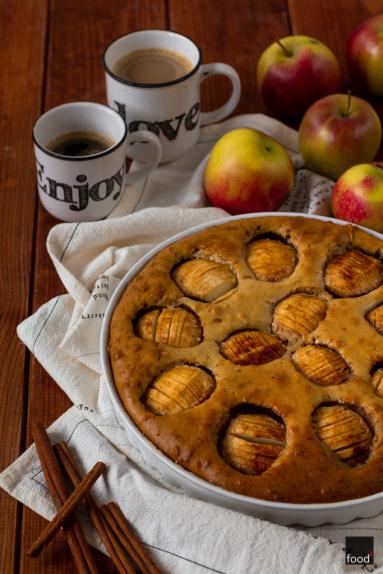 Clafoutis z jabłkami i cynamonem