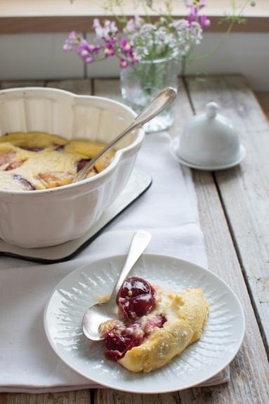 Clafoutis ze śliwkami czyli bezglutenowy deser jajeczny