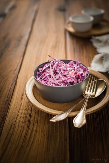 Coleslaw – prosta surówka z czerwonej kapusty