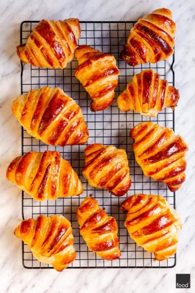 Croissants - francuskie rogale maślane, idealne na śniadanie