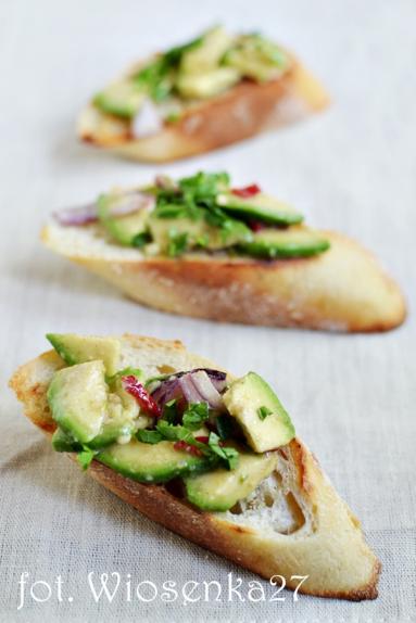 Crostini z awokado