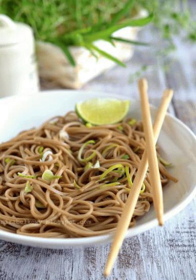 Cytrusowy makaron soba