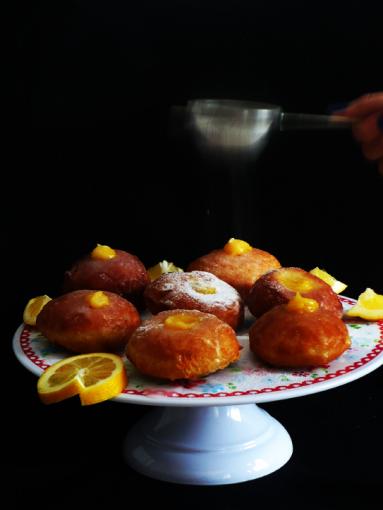 Cytrynowe pączki z lemon curd