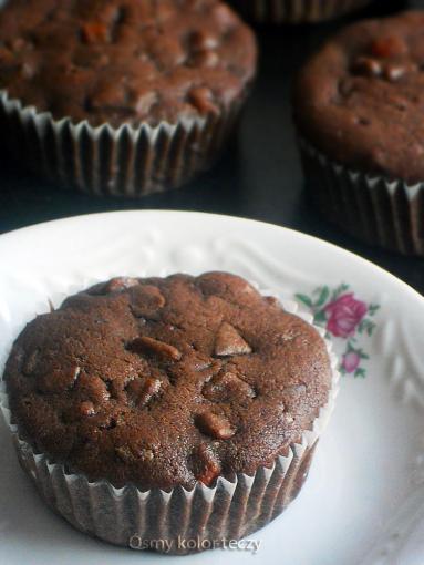 Czekoladowe muffinki z kandyzowaną marchewką.