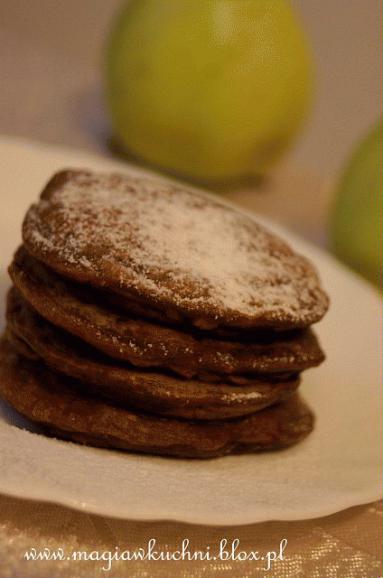 Czekoladowe pancakes z jabłkami  