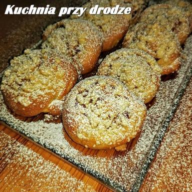 Drożdżówki z marmoladą i kruszonką