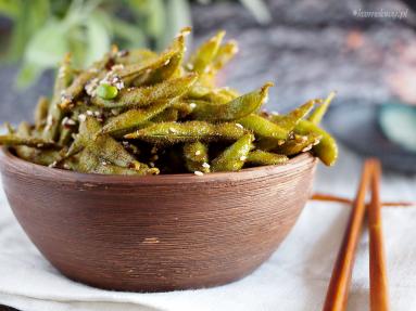 Edamame w słodko-pikantnej glazurze