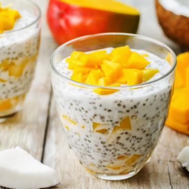 Egzotyczny chia pudding z mango i kokosem