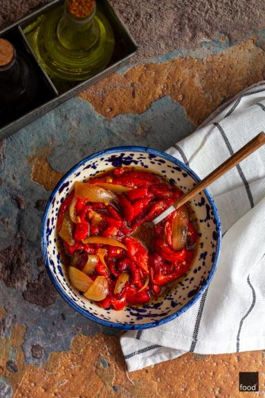 Ensalada de pimientos asados – sałatka z pieczonych papryk