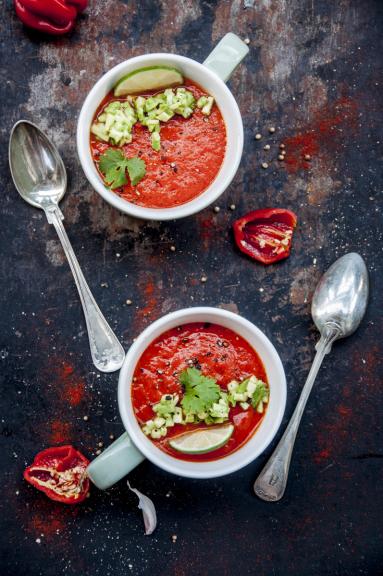 Gazpacho z pieczonych warzyw z limonką i awokado