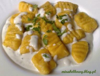 Gnocchi dyniowe w niebieskim sosie serowym