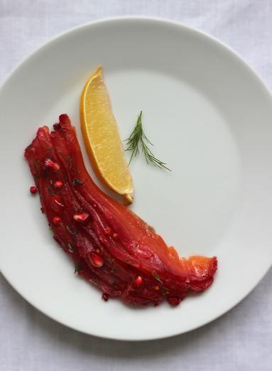 Gravlax - łosoś marynowany w burakach