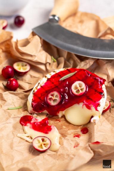 Grillowany camembert z żurawiną