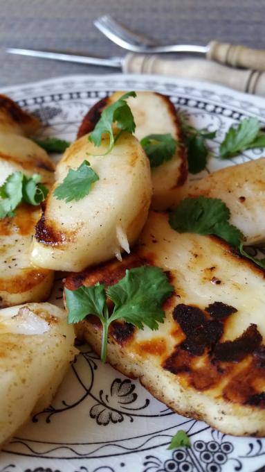 Halloumi z jabłkami