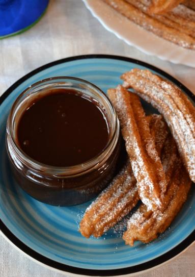 Hiszpańskie churros z czekoladą