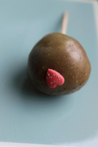 Kakaowo-jogurtowe cake pops z zieloną herbatą