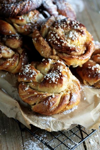 Kanelbullar - słodkie cynamonowe bułeczki