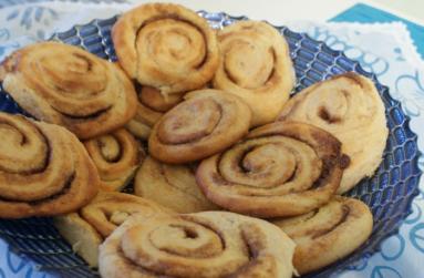 Kanelbullar- szwedzkie maślano- cynamonowe bułeczki