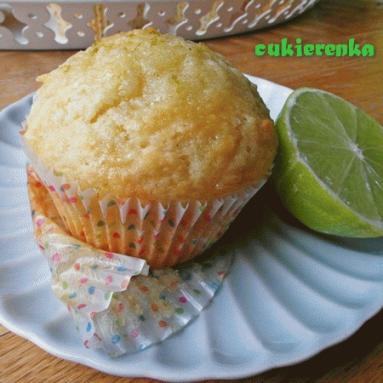 Kokosowe muffinki oblane syropem z limonki