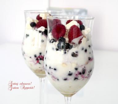 Kokosowy Eton Mess  jagodowo - malinowy