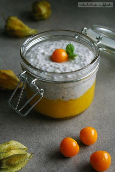 Kokosowy pudding chia z musem z mango