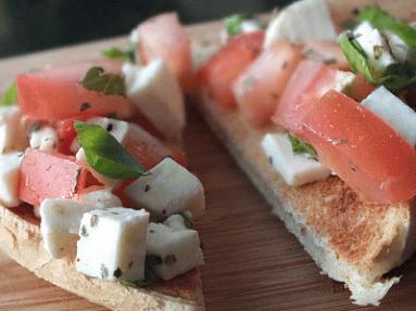 Kuchnia light: Bruschetta Caprese